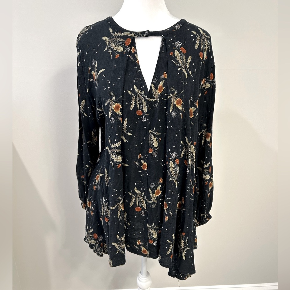 By Together Women’s Black Small Oversize V-Neck Tunic w/ Floral-Dandelion Print